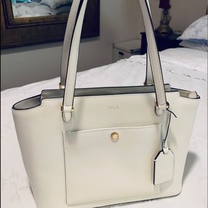 White shoulder bag